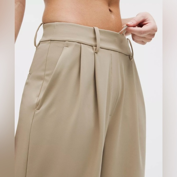 Lululemon Pleat-Front High-Rise Trousers – Regular Fit - Picture 3 of 10